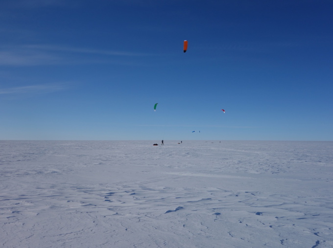 Snowkiters can cover large distances in a single day if the wind is right, the terrain is flat and the snow conditions are ideal. Photo: Markus Landrø, UiT